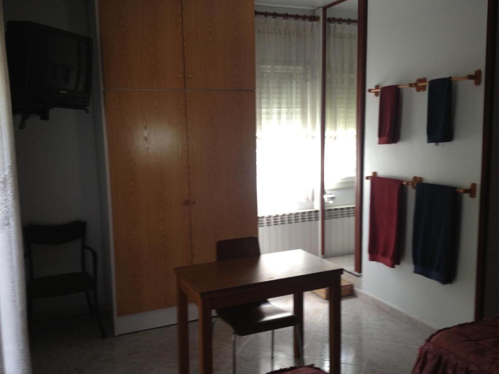 Hostal Porta De Ferro Sant Boi de Llobregat Εξωτερικό φωτογραφία