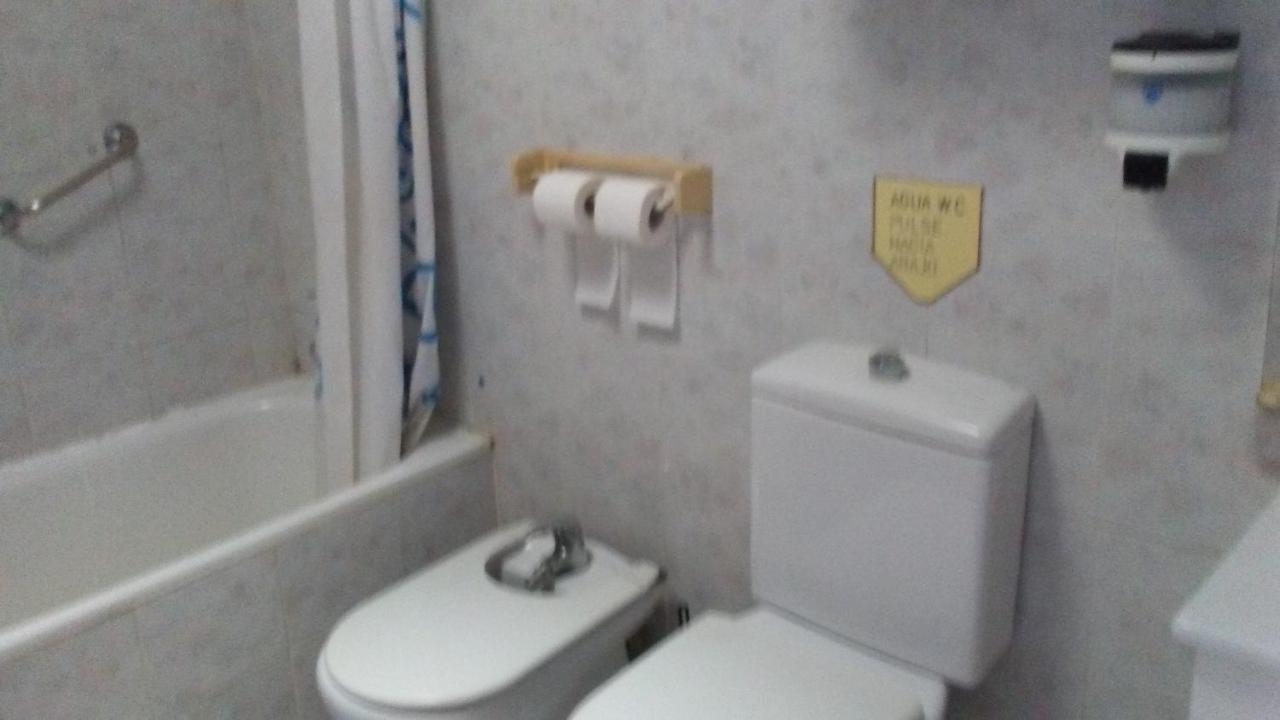 Hostal Porta De Ferro Sant Boi de Llobregat Εξωτερικό φωτογραφία
