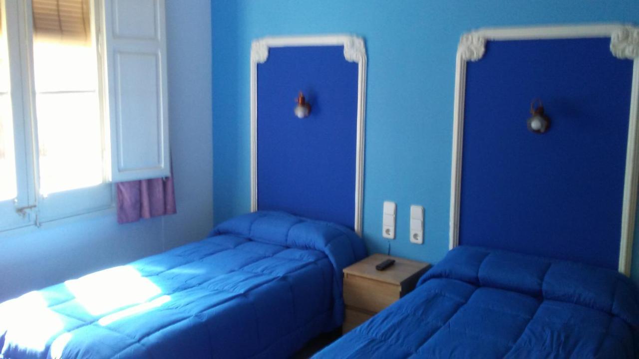 Hostal Porta De Ferro Sant Boi de Llobregat Εξωτερικό φωτογραφία