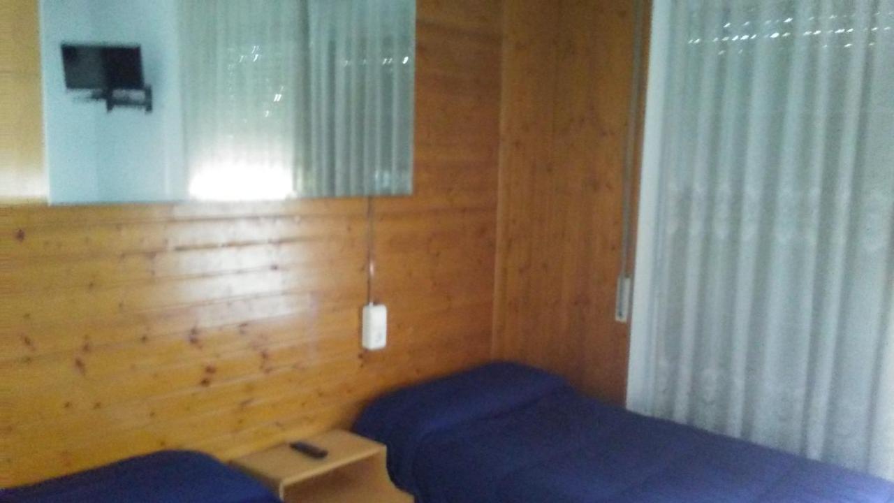 Hostal Porta De Ferro Sant Boi de Llobregat Εξωτερικό φωτογραφία