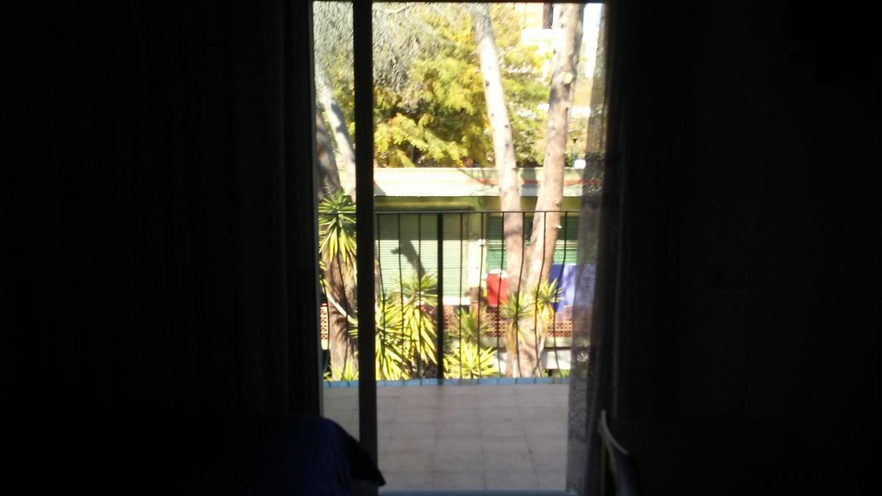 Hostal Porta De Ferro Sant Boi de Llobregat Εξωτερικό φωτογραφία