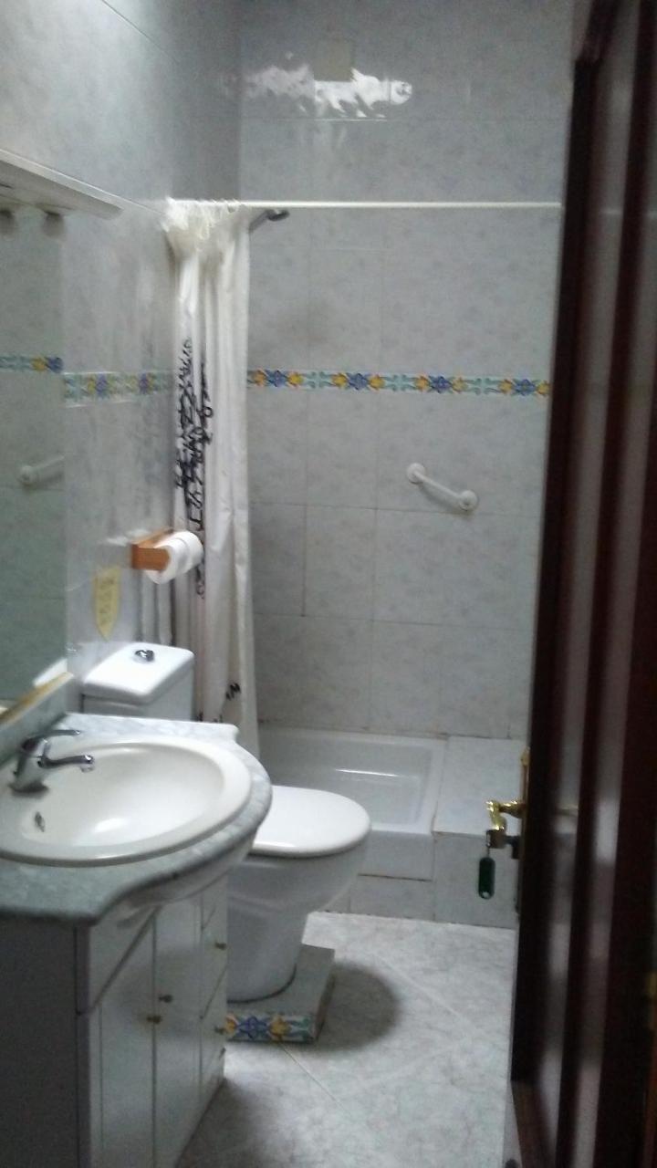 Hostal Porta De Ferro Sant Boi de Llobregat Εξωτερικό φωτογραφία
